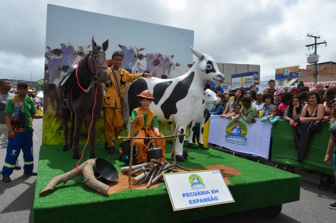 Desfile de 7 de setembro destaca desenvolvimento de Vitória da Conquista e homenageia migrantes