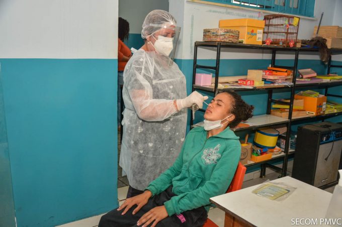 Secretaria Municipal de Saúde realiza testagem para Covid-19 nos abrigos