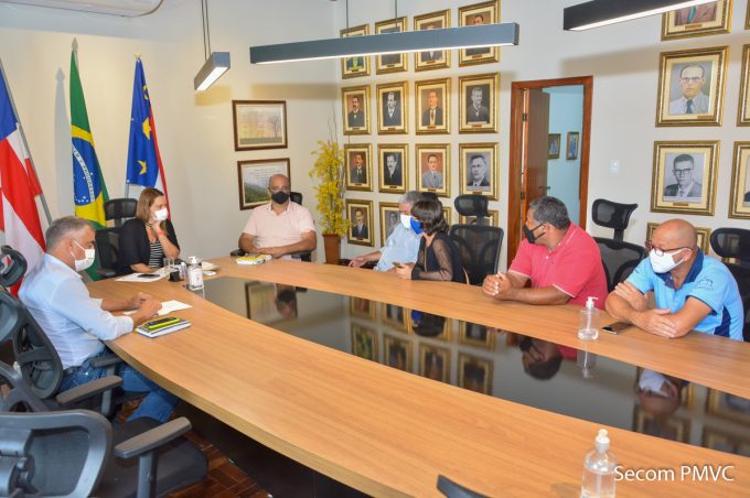 Moradores do bairro Nossa Senhora Aparecida são recebidos pela prefeita acompanhados do vereador Chico Estrella