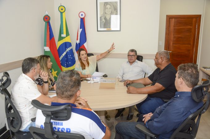 Prefeitura e recém-criada Cooperativa de Caminhoneiros Autônomos iniciam diálogo sobre vagas de carga e descarga