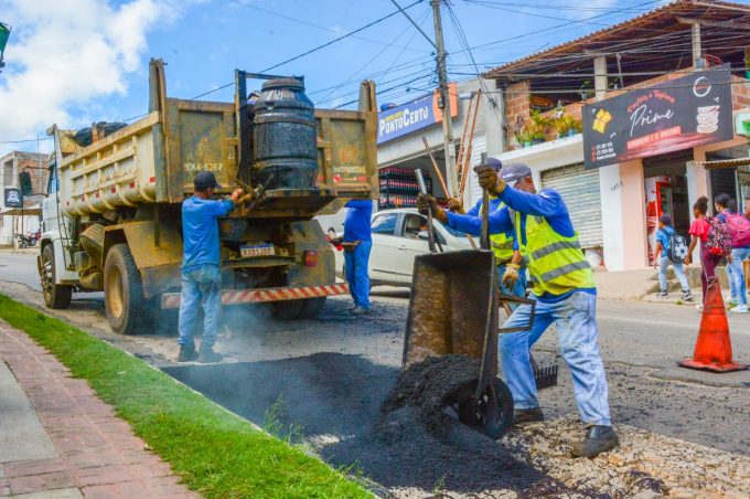 Prefeitura intensificou Operação Tapa-Buraco em ruas da cidade nesta sexta