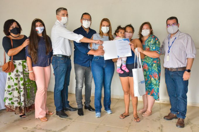 Moradores dos residenciais Campos das Flores e Margarida recebem da Prefeitura e Senai certificado de confeitaria