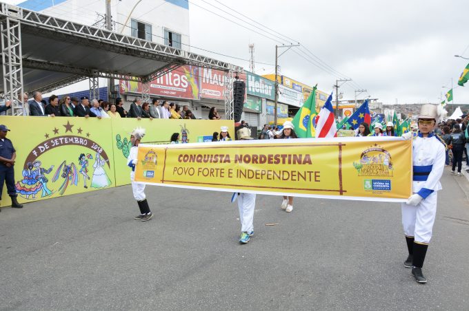 Nordeste é tema em desfile que também apresenta participação de secretarias municipais