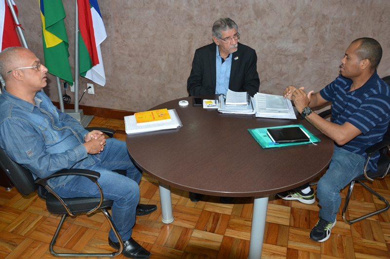 Prefeito recebe comandante do Tiro de Guerra