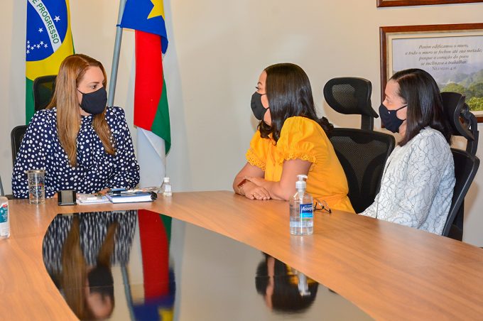 Primeira-dama e secretária de Desenvolvimento Social de Camaçari são recebidas pela prefeita de Conquista