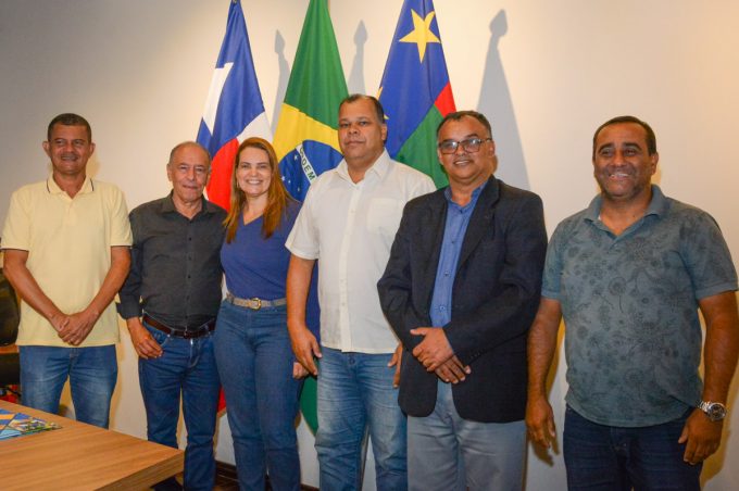 Prefeita trata de projetos e ações da Prefeitura com nova Mesa Diretora da Câmara de Vereadores