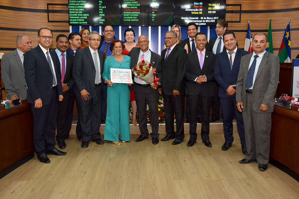 Vice-prefeita e duas servidoras municipais são homenageadas pela Câmara de Vereadores