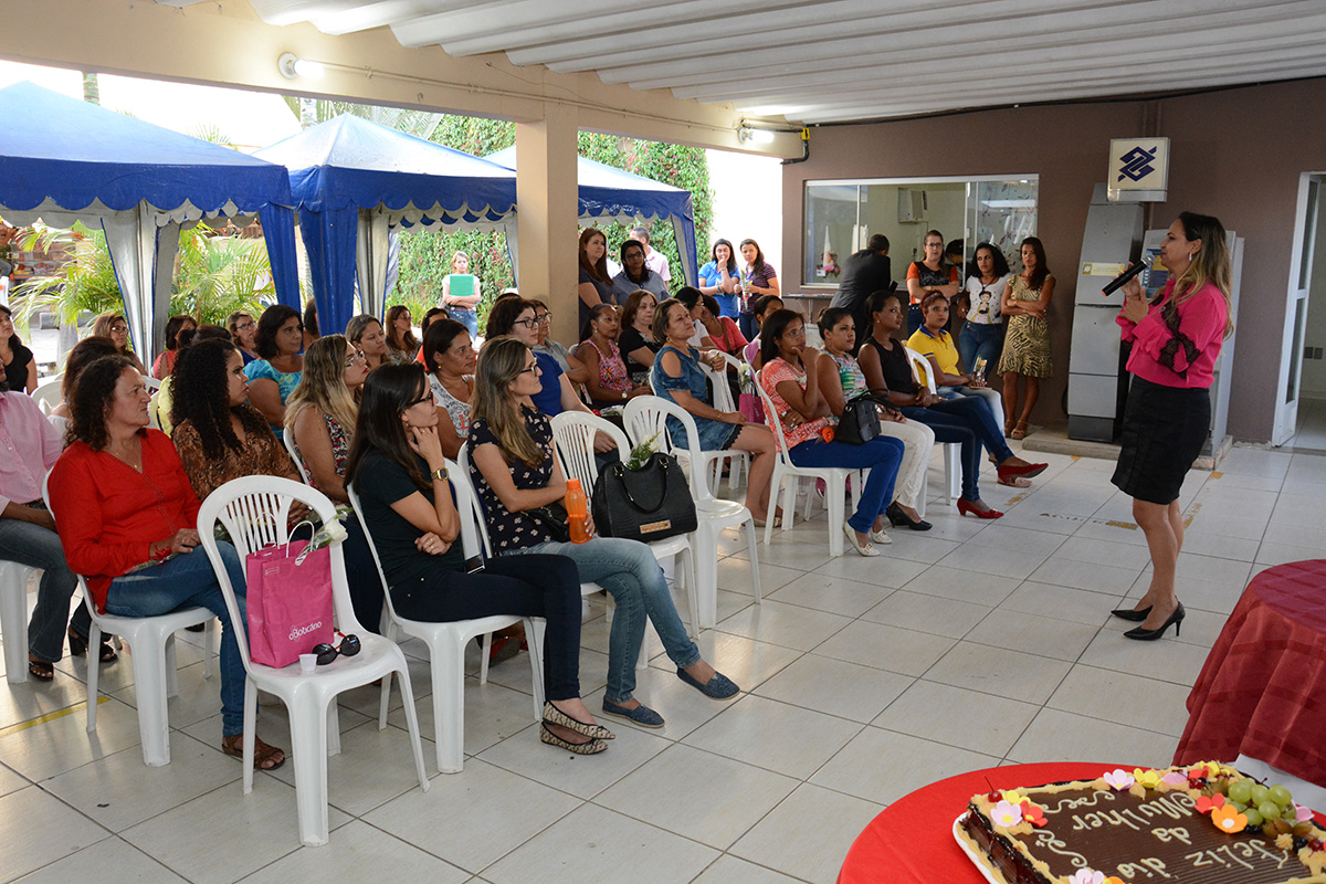 Homenagens às servidoras municipais marcam Dia da Mulher