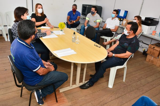 Prefeitura e permissionários definem regras para estacionamento de veículos do transporte rural