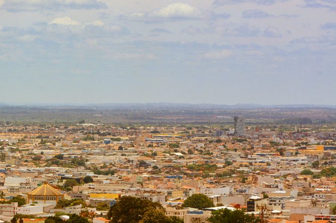 Prefeitura de Vitória da Conquista alerta população sobre onda persistente de calor