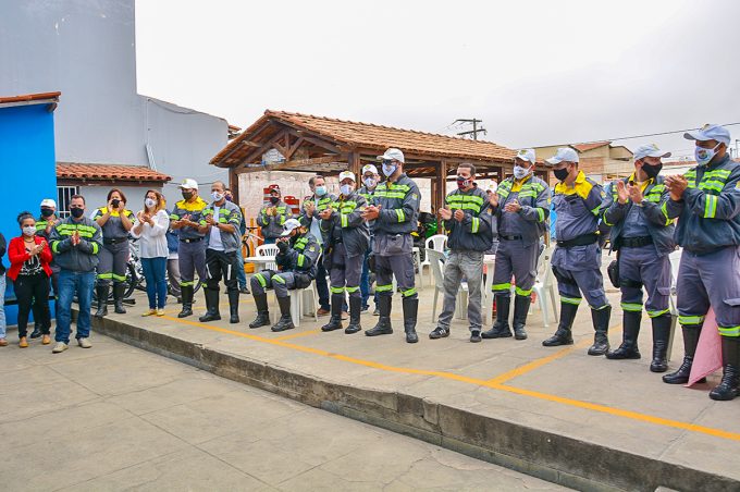 Secretaria de Mobilidade Urbana homenageia agentes de trânsito
