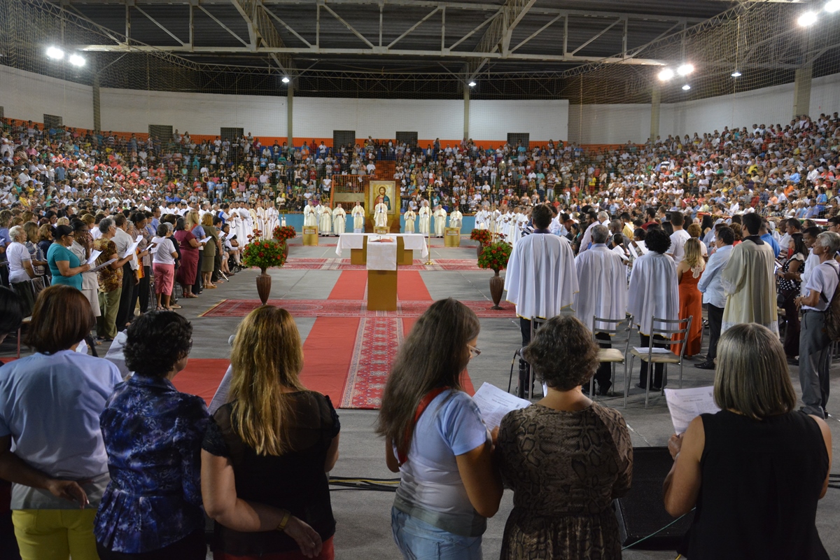 Católicos celebram Missa da Unidade no Ginásio de Esportes