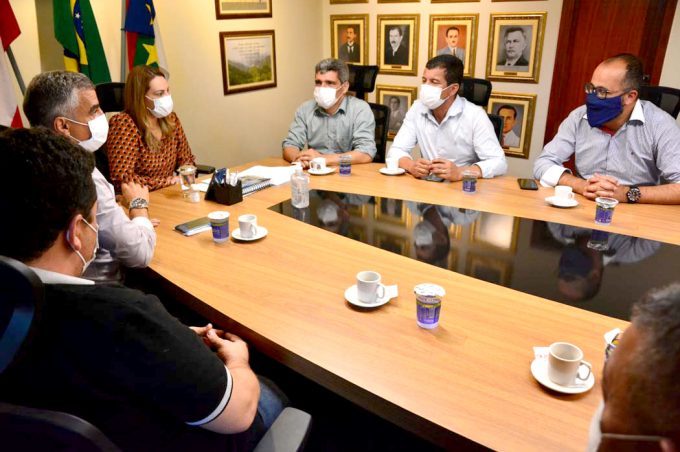 A vereadores, Sheila Lemos confirma interesse em boa relação com a Câmara em favor do município