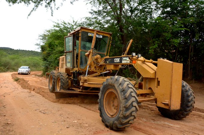 Mais benefícios para zona rural: Prefeitura recupera estradas em Bate-Pé