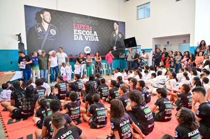 Prefeitura e Instituto Irmãos Nogueira graduam 200 alunos do projeto Esporte Para Além das Fronteiras 