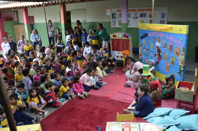 Alunos da Rede Municipal de Ensino comemoram o Dia Nacional do Livro Infantil