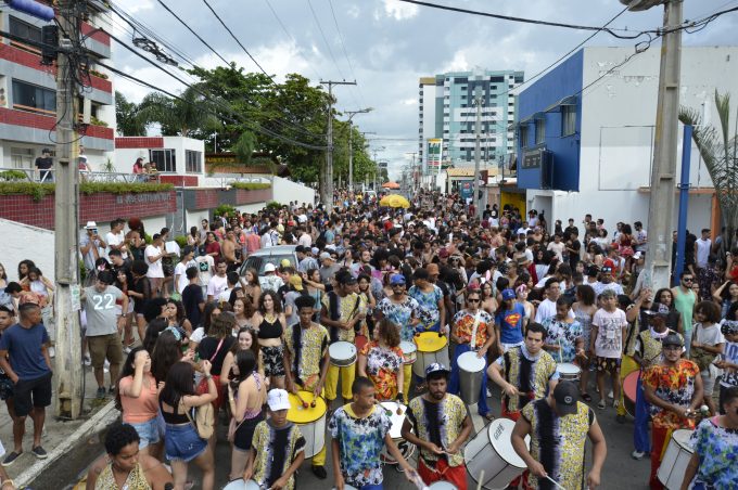 Sábado de pré-carnaval anima foliões na Praça Guadalajara