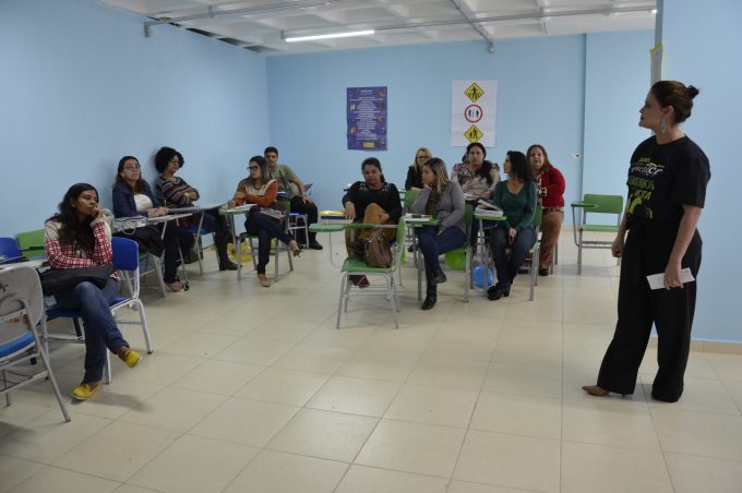Projeto Lendo Você Fica Sabendo: professores participam de encontro