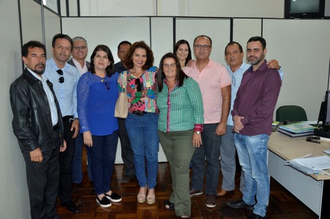 Prefeitura Municipal reúne representantes para discutir regularização de antigas edificações