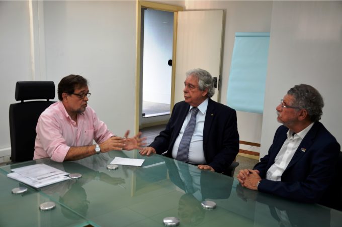 Prefeito viaja a Salvador para tratar demandas com Governo do Estado