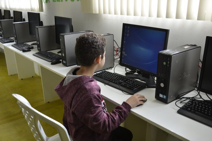 Escola Municipal de Pradoso recebe sala de informática