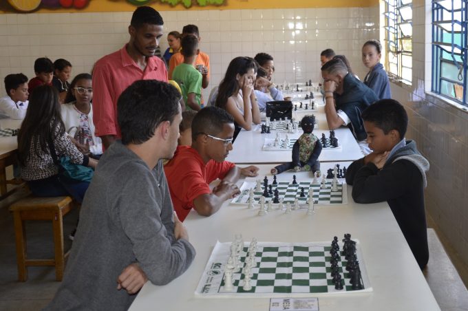 Programa Conquista Criança promove primeiro torneio de xadrez