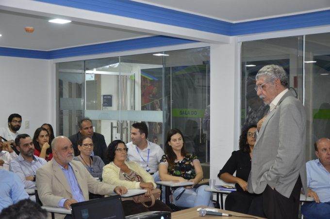 Prefeito e secretários de governo participam de apresentação de sistema para a emissão de licenças e alvarás