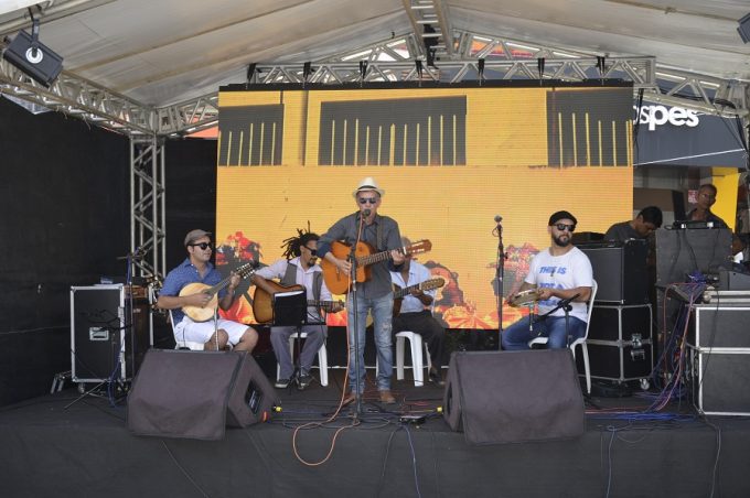 Natal Conquista de Luz: Quintas no Samba e Brincando de Cordas fecham as apresentações de Natal na Praça Nove de Novembro