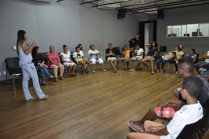 Cras Nova Cidade realiza roda de conversa sobre automutilação