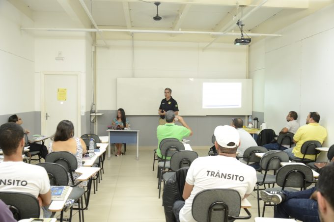 Simtrans realiza curso de capacitação para agentes de trânsito com apoio da PRF