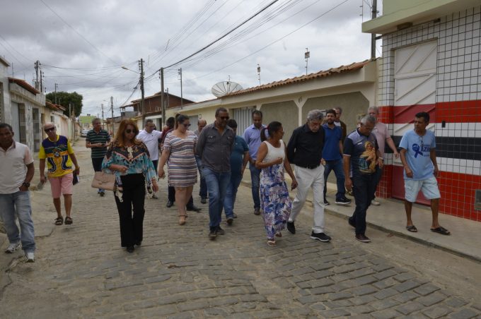 Comitiva do Governo Municipal visita Urbis 5 e dialoga com moradores