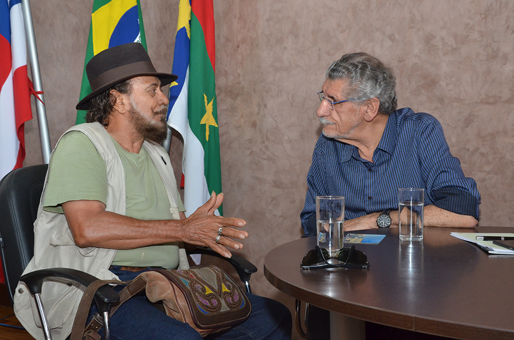 Governo Municipal recebe visita do cantor Xangai