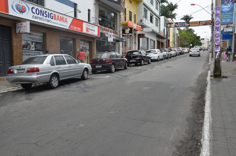 Vias do centro agora permitem vagas de estacionamento em fila