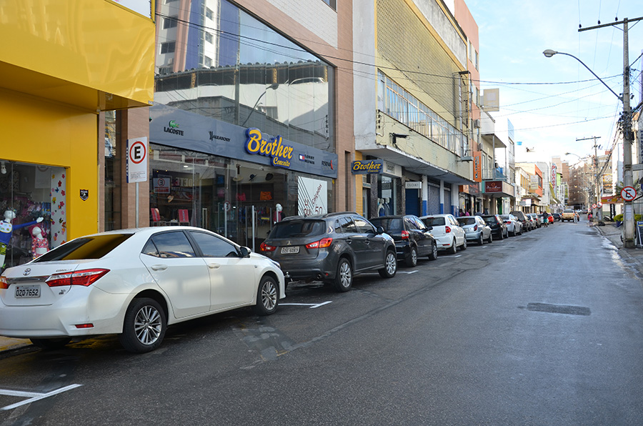 Prefeitura altera estacionamento da rua Ernesto Dantas