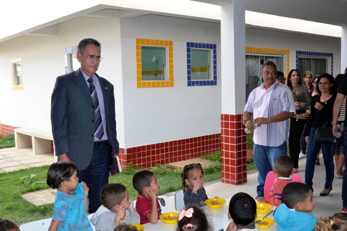 Equipe da Secretaria de Educação realiza visita nas escolas da Rede Municipal
