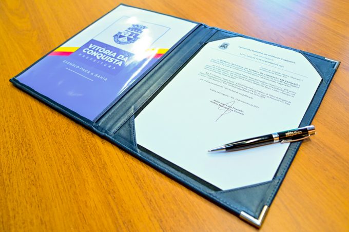 Prefeitura sanciona leis para fortalecer turismo, garantir direitos a trabalhadores e valorizar classe artística
