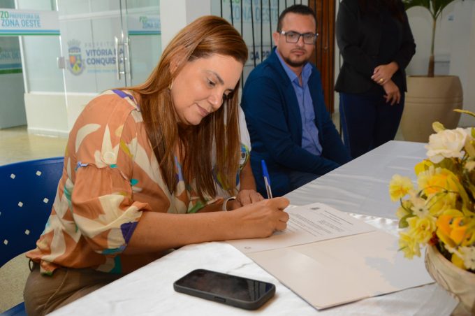 Prefeitura sanciona leis que oficializam Culto Cívico e Dia do Intérprete de Libras em Vitória da Conquista