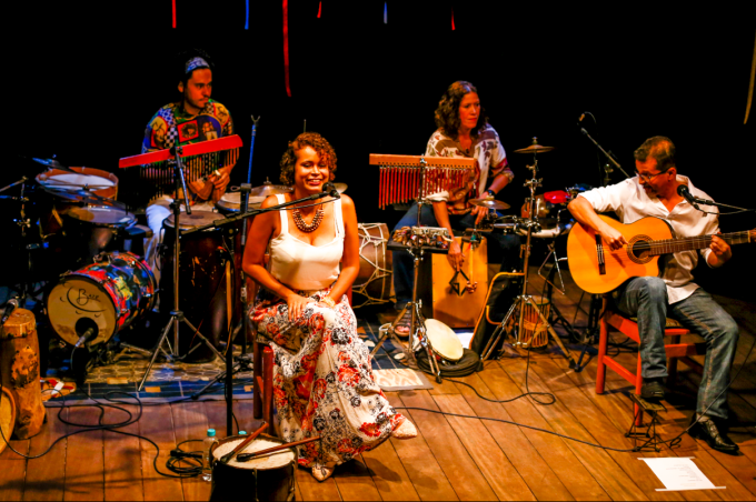 Esaú Matos realiza show beneficente para estimular arrecadação de potes para doação de leite humano