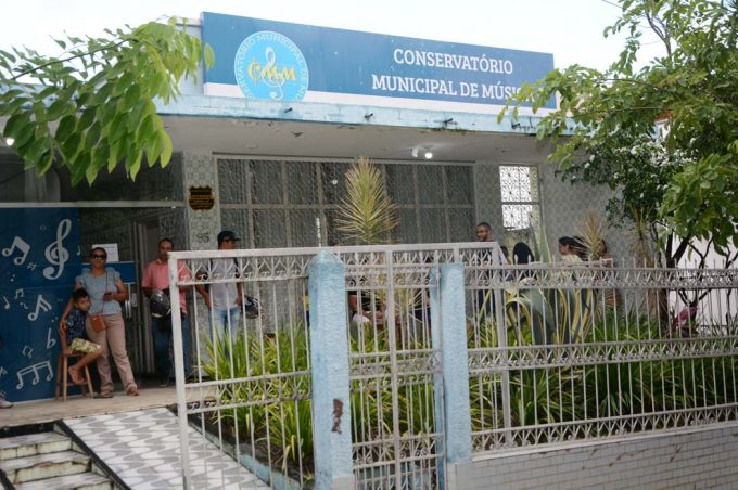 Conservatório Municipal de Música convoca novos candidatos selecionados para aulas de teclado, piano e violão popular