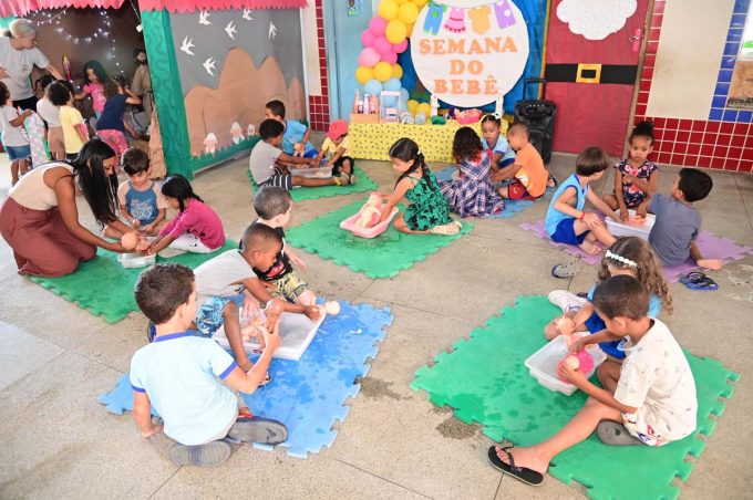 Alunos do Centro de Educação Infantil Claudemiro Moraes participam de atividades da Semana do Bebê