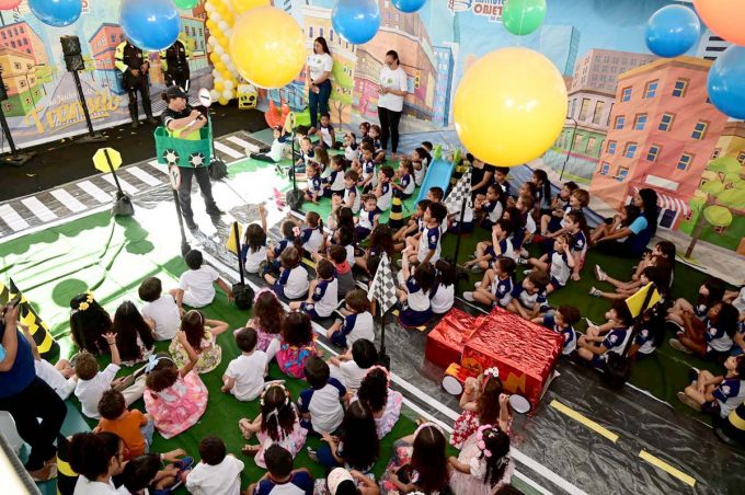 Alunos do Colégio Objetivo recebem palestra do Simtrans sobre segurança e educação no trânsito