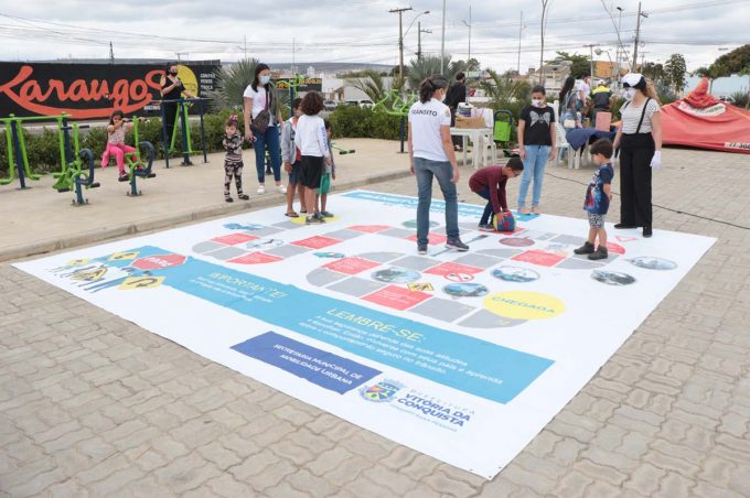 Semana Nacional de Trânsito é encerrada com brincadeiras educativas na praça Norberto Aurich