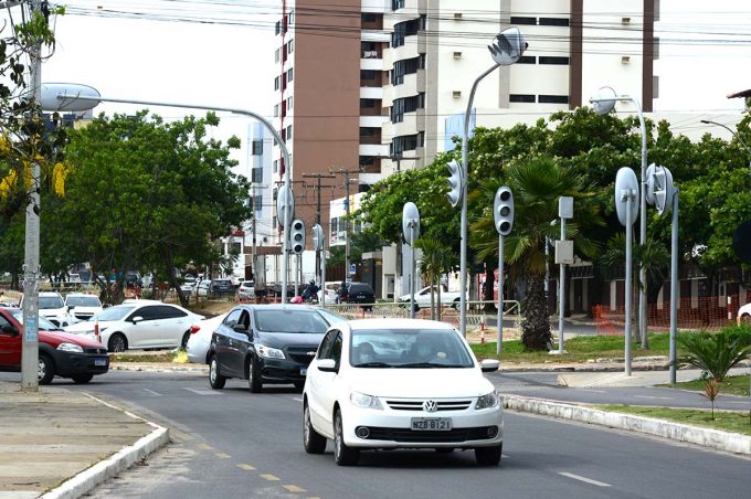 Semob dialoga com representante do Sincavir sobre ampliação e infraestrutura dos pontos de táxis no município