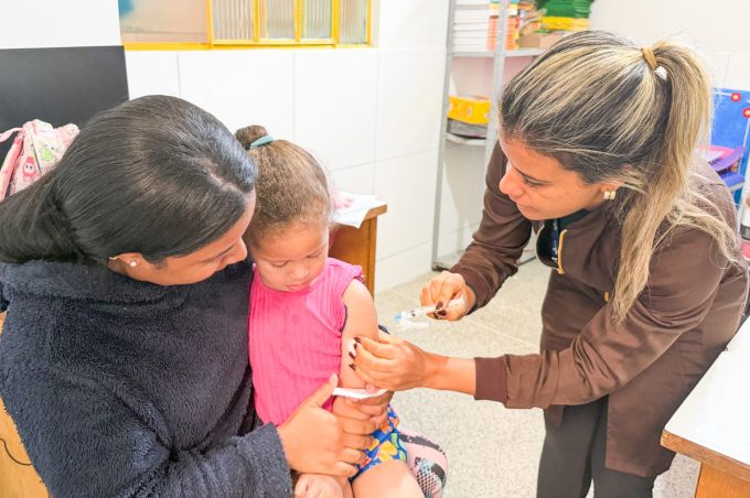 Secretarias de Educação e Saúde seguem com vacinação nas escolas para proteção dos estudantes