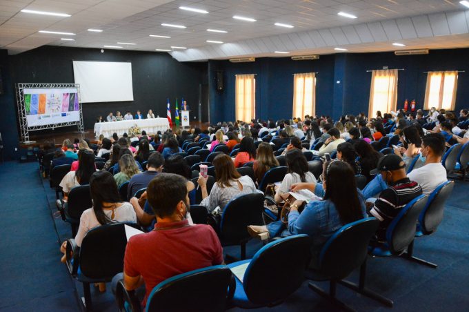 Em simpósio sobre assistência ao câncer no Sudoeste, prefeita Sheila Lemos enfatiza importância de exames de rotina