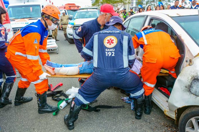 Simulação de acidente marca encerramento da Semana do Trânsito em Conquista