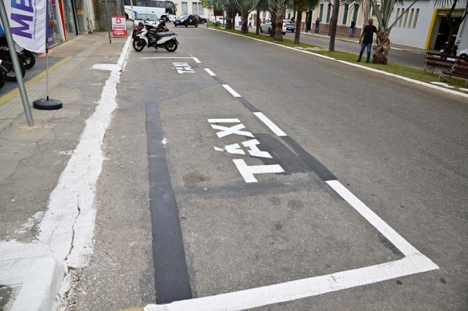 Secretaria Municipal de Mobilidade Urbana segue com revitalização dos pontos de táxi de Vitória da Conquista