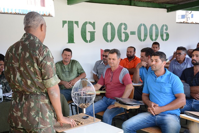 Exército e Defesa Civil realizam sorteio para lotes de atuação dos caminhões-pipa