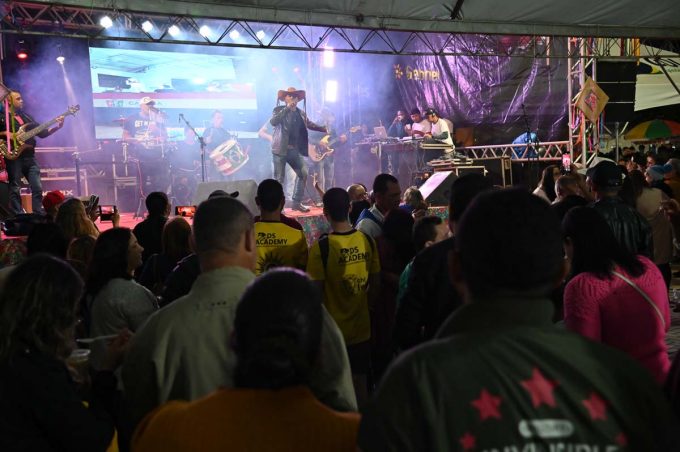 Arraiá da Conquista fecha primeira semana na Praça Nove de Novembro com mais forró e boa média de público