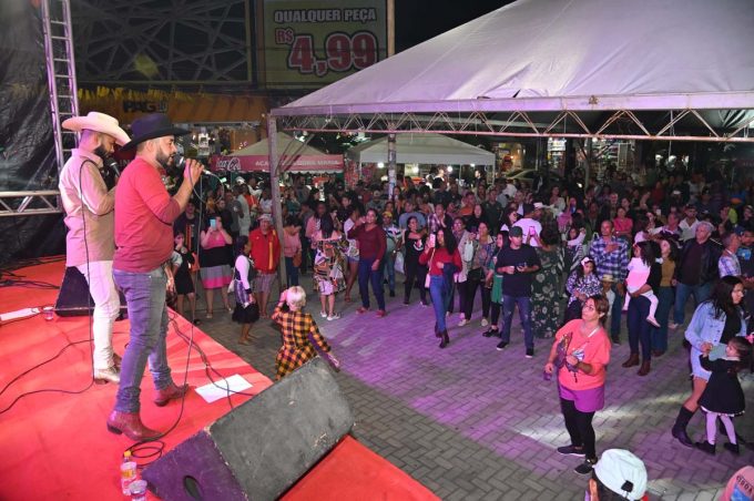 Arraiá da Conquista: arrasta-pé na Praça Nove conta com shows de Lyon Amorim e Trio Kapu de Fusca nesta quinta, 13